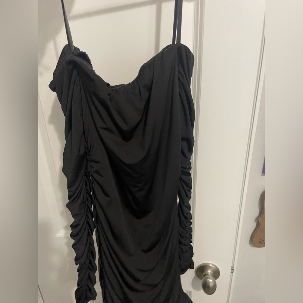 Black bodycon dress